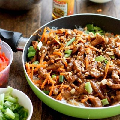 Hoison Pork with Rice Noodles