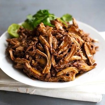Honey Glazed Crockpot Chicken Adobo - simple pantry ingredients, hardly any hands-on time, 200 calories. | https://leichter-leben.today