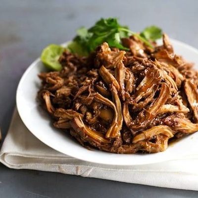 Honey Glazed Crockpot Chicken Adobo - simple pantry ingredients, hardly any hands-on time, 200 calories. | https://leichter-leben.today