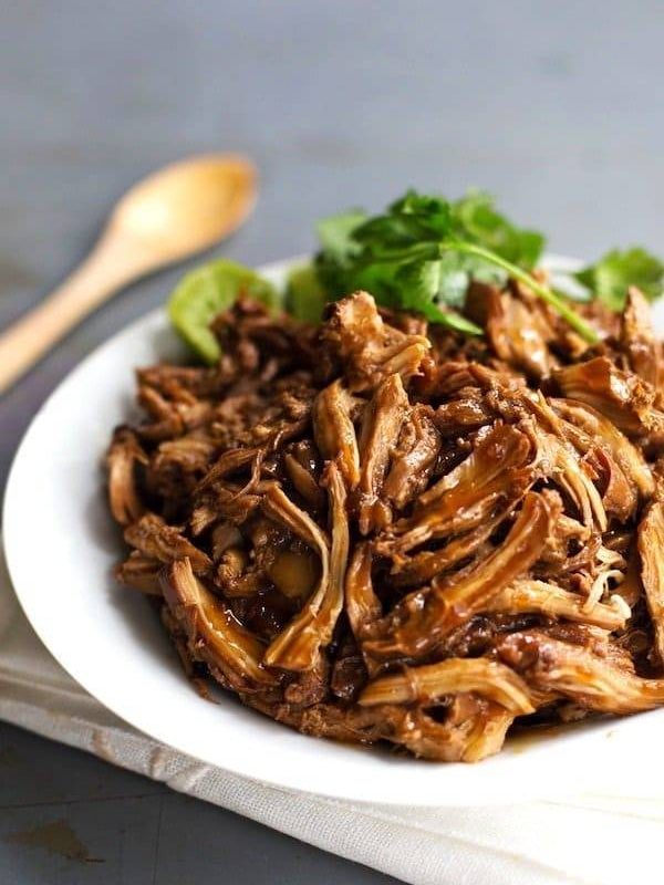 Honey Glazed Crockpot Chicken Adobo - simple pantry ingredients, hardly any hands-on time, 200 calories. | https://leichter-leben.today